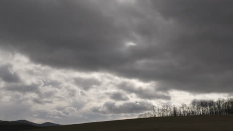 Gewitterwolken-An-Einem-Wintertag