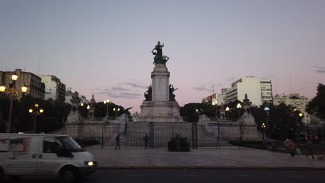 Die-Plaza-De-Congreso-Vor-Dem-Nationalkongressgebäude