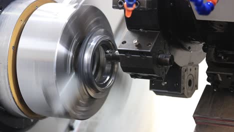 Se-Está-Realizando-Una-Alta-Perforación-Cnc-Y-Vmc-De-Alta-Calidad-Vista-De-Primer-Plano,-Primer-Concepto-De-Seguridad-Industrial