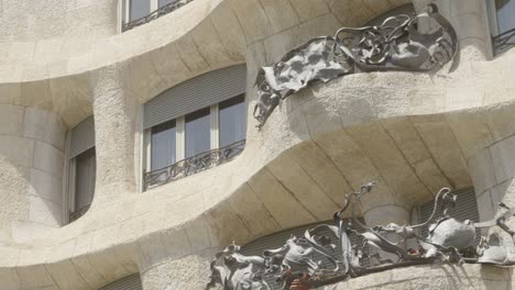 Close-up-architectural-shot-of-Casa-Milà-in-Barcelona,-historical-landmark