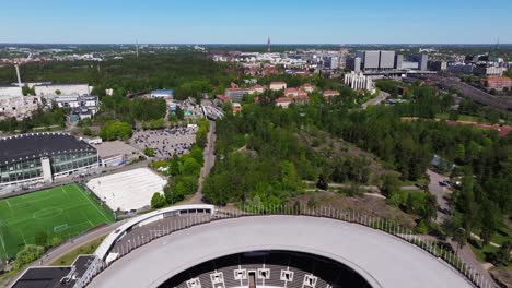 El-Retroceso-Aéreo-Revela-El-Renovado-Estadio-Olímpico-De-Helsinki-En-Un-Día-Normal