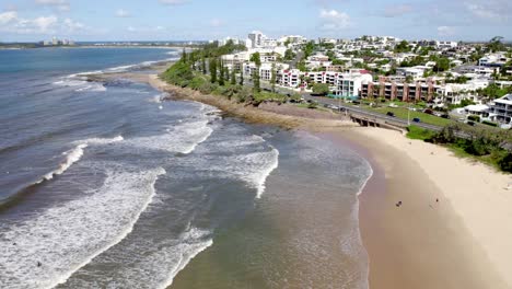 Drone-Alexandra-Headland-Beach,-Sunshine-Coast