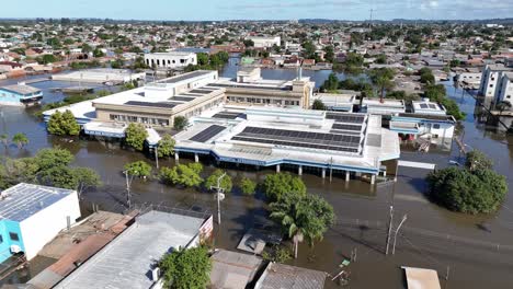 Edificios-Hospitalarios-Que-Sufren-Bajo-La-Presión-De-Los-Daños-De-Las-Inundaciones,-Vista-Aérea