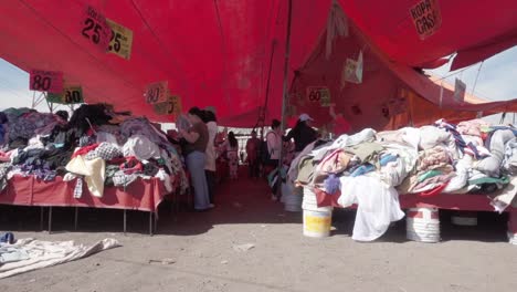 Piles-of-secondhand-clothes-in-Tianguis