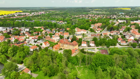 Antiguo-Castillo-De-Lizdbark-En-Una-Pequeña-Ciudad-Polaca-Durante-La-Temporada-De-Primavera