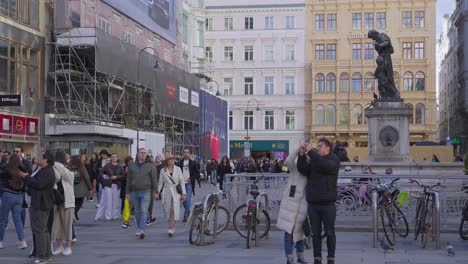 Graben-Es-Una-De-Las-Calles-Comerciales-Más-Famosas.