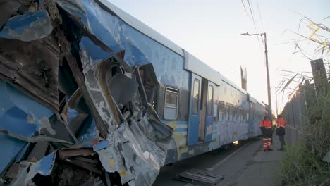 Nahaufnahme-Eines-Zerstörten-Zugwaggons-Nach-Einer-Kollision,-Argentinien