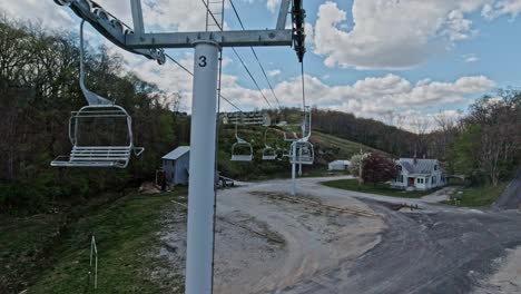 Grafton-Sky-Tour-at-Aerie's-Resort-Tourist-Attraction-in-Illinois,-USA