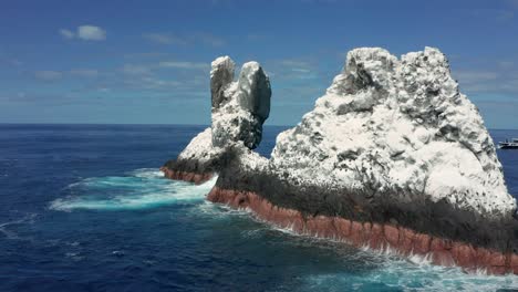 Roca-Partida-islet-in-Mexican-Pacific-surrounded-by-dive-boats,-aerial-arc