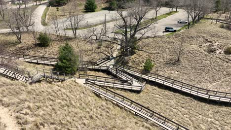 Nexus-point-of-several-boardwalk-paths