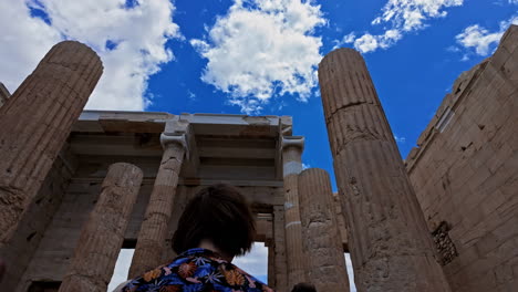 Denkmal-Des-Agrippa-Sockel-Eingang-Zur-Akropolis-Parthenon-Touristische-Sicht