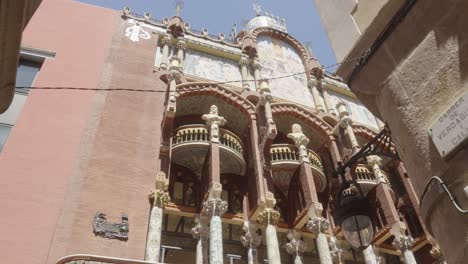 Vista-De-ángulo-Bajo:-Palacio-De-La-Música-Catalana-En-Barcelona