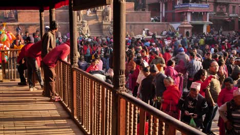 People-watching-a-busy-market-in-a-town-square,-Bhaktapur,-Kathmandu-Valley,-Nepal