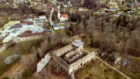 Burgruine-Rauna---Alte-Residenz-Der-Erzbischöfe-Von-Riga-In-Lettland