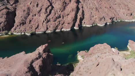 Kajakfahren-Auf-Dem-Smaragdgrünen-Colorado-River