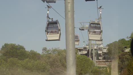 Seilbahn-Bergtransport-Durch-Die-Stadt-Barcelona,-Spanien