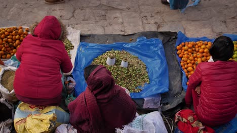 Schließen,-Erhöhte-Aufnahme-Eines-Marktstandes,-Bhaktapur,-Kathmandutal,-Nepal