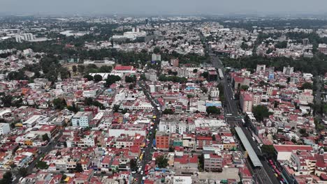 Perspectiva-De-Drones-Iluminada-Por-El-Sol-Del-Norte-De-La-Ciudad-De-México