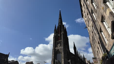 Famoso-Tolbooth-Kirk-En-Edimburgo-En-Un-Día-Soleado