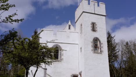 Limpie-Las-Paredes-Fortificadas-Blancas-Del-Castillo-De-Cargin.