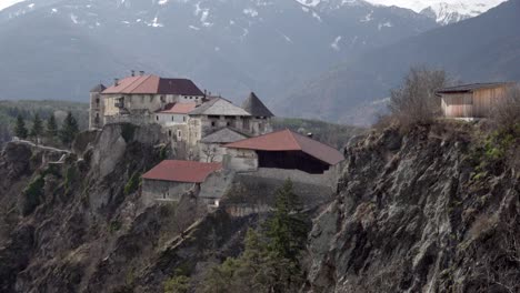 Schloss-Rodenegg-Aus-Dem-13.-Jahrhundert-An-Einem-Schönen-Und-Sonnigen-Tag-Anfang-März