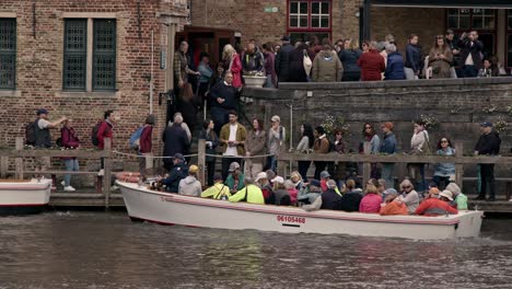 Tourists-On-Boat-Tour-With-People-In-Line-Waiting-In-Bruges,-Belgium