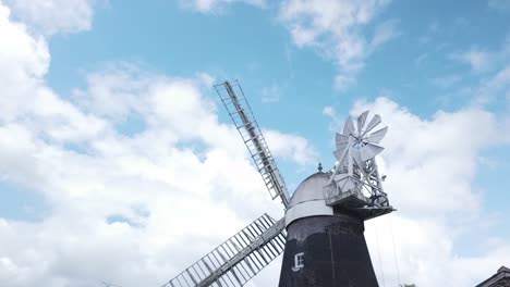 Blick-Hinauf-Zu-Bardwell-Windmühle-Pumpe-Segel-Und-Pinne-Suffolk-Nostalgischen-Wahrzeichen