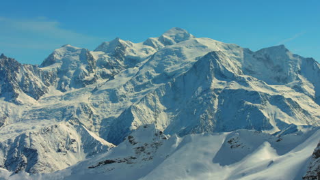 Der-Gipfel-Des-Mont-Blanc-Und-Der-Angrenzenden-Berge-Sind-Die-Höchsten-Im-Alpenmassiv