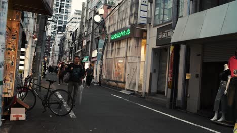 Menschenmassen-Im-Stadtteil-Dotonbori-Im-Stadtzentrum-Von-Osaka