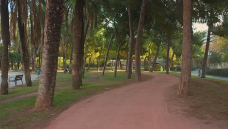 Los-Jardines-Del-Turia-Son-Uno-De-Los-Parques-Urbanos-Más-Grandes-De-España.