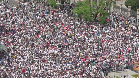 Thousands-of-Real-Madrid-fans-gathered-at-Cibeles-Square-to-celebrate-with-Real-Madrid-players-the-36th-Spanish-soccer-league-title,-La-Liga-trophy-in-Madrid,-Spain