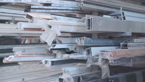 Bestände-An-Rahmenmaterialien-Im-Lager-Für-Die-Aluminium--Und-Glasindustrie