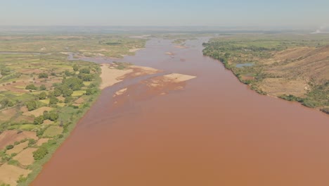 Tsiribihina-Fluss-In-Madagaskar