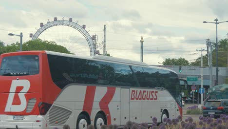 El-Tráfico-Pasa-Delante-De-La-Noria-De-Riesenrad.