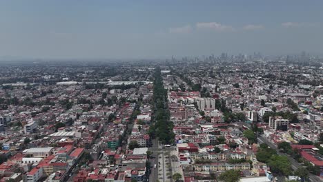 Vista-De-Drones-Sobre-El-Norte-De-La-Ciudad-De-México-En-Un-Día-Soleado