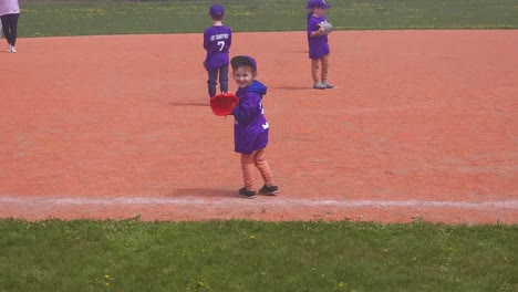 Endlich-Einen-Treffer-Beim-T-Ball-Training-In-South-Portland,-Maine