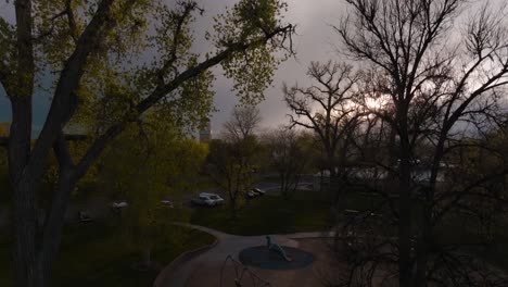 Aerial-footage-of-Lakewood-park-and-the-mountains-during-sunset