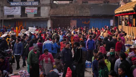 Elevated-shot-of-a-busy-market-in-a-town-square,-Bhaktapur,-Kathmandu-Valley,-Nepal