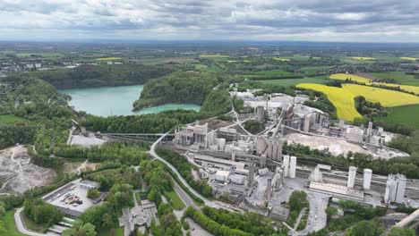 Große-Bergbau--Und-Steinbruchanlage-In-Den-Bergwerken-Bei-Rutzkausen,-Deutschland