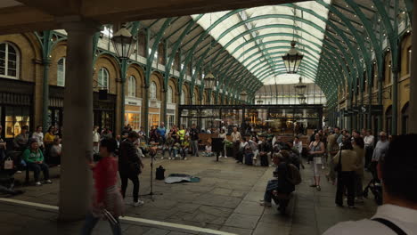 Músico-Callejero-En-El-Mercado-De-Covent-Garden,-Londres