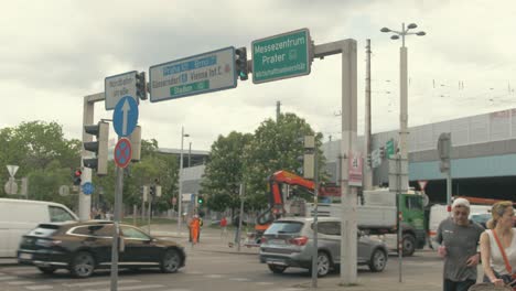 Street-view-of-busy-leopoldstadt-vienna