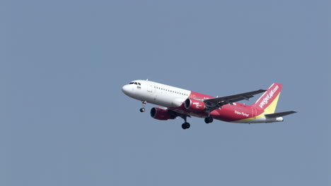 Vietjet-Airline-Steigt-Vom-Himmel-Herab