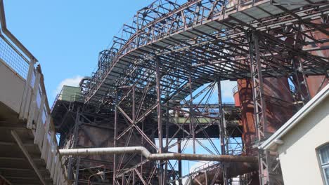 Interior-view-of-abandoned-metals-of-historic-Völklingen-Ironworks-industry-in-Saarbrücken,-Germany-during-daytime