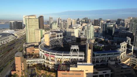 Vista-Aérea-Del-Parque-Petco-Y-Los-Edificios-Circundantes-En-San-Diego.