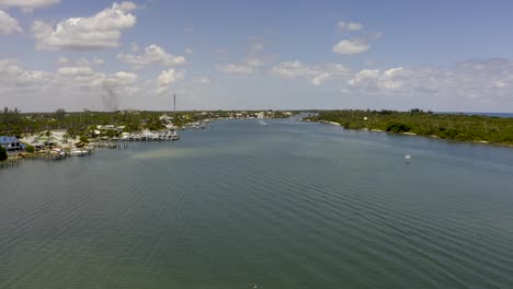 Vista-Aérea-De-La-Zona-Residencial-De-Júpiter-Sound-En-Júpiter,-Florida.