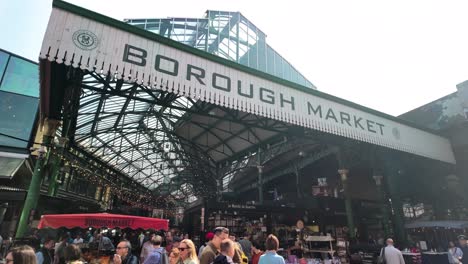 Mercado-Municipal-En-Southwark-En-Una-Mañana-Soleada-Con-Multitudes-Caminando