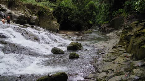 Cascada-Goa-Rang-Reng-En-La-Isla-De-Bali-En-Indonesia