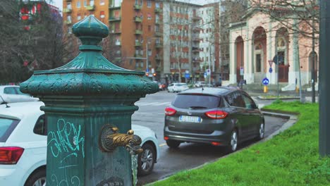 Beautiful-antique-water-fountain-in-the-streets-of-Milan,-Italy