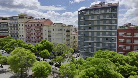 Drone-shot-rising-and-forward-from-Alameda,-Lisbon