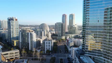 Skyline-Von-San-Diego-Mit-Zentralbibliothek-Und-Moderner-Architektur